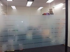 Оклейка пленкой стеклянных перегородок Оклейка пленкой стеклянных перегородок